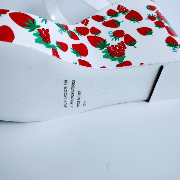 NEW BETSEY JOHNSON Shiny White Red Strawberry Design Wedge Sandal Shoes - Picture 5 of 5